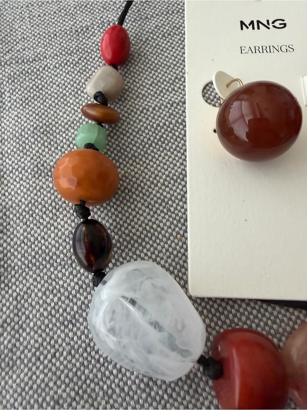 Mango Multicolor Beaded Necklace with Brown Round Resin Earrings - Picture 3 of 6
